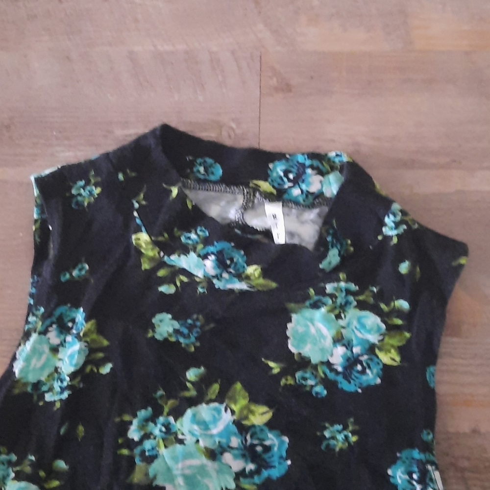 Dress - Picture 2 of 5